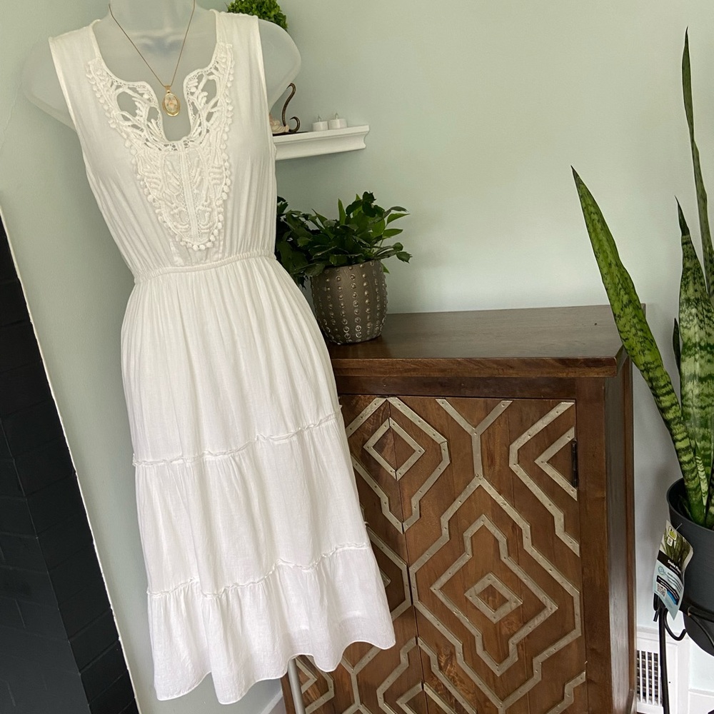 Mlle Gabrielle White Tiered Maxi Dress Size S